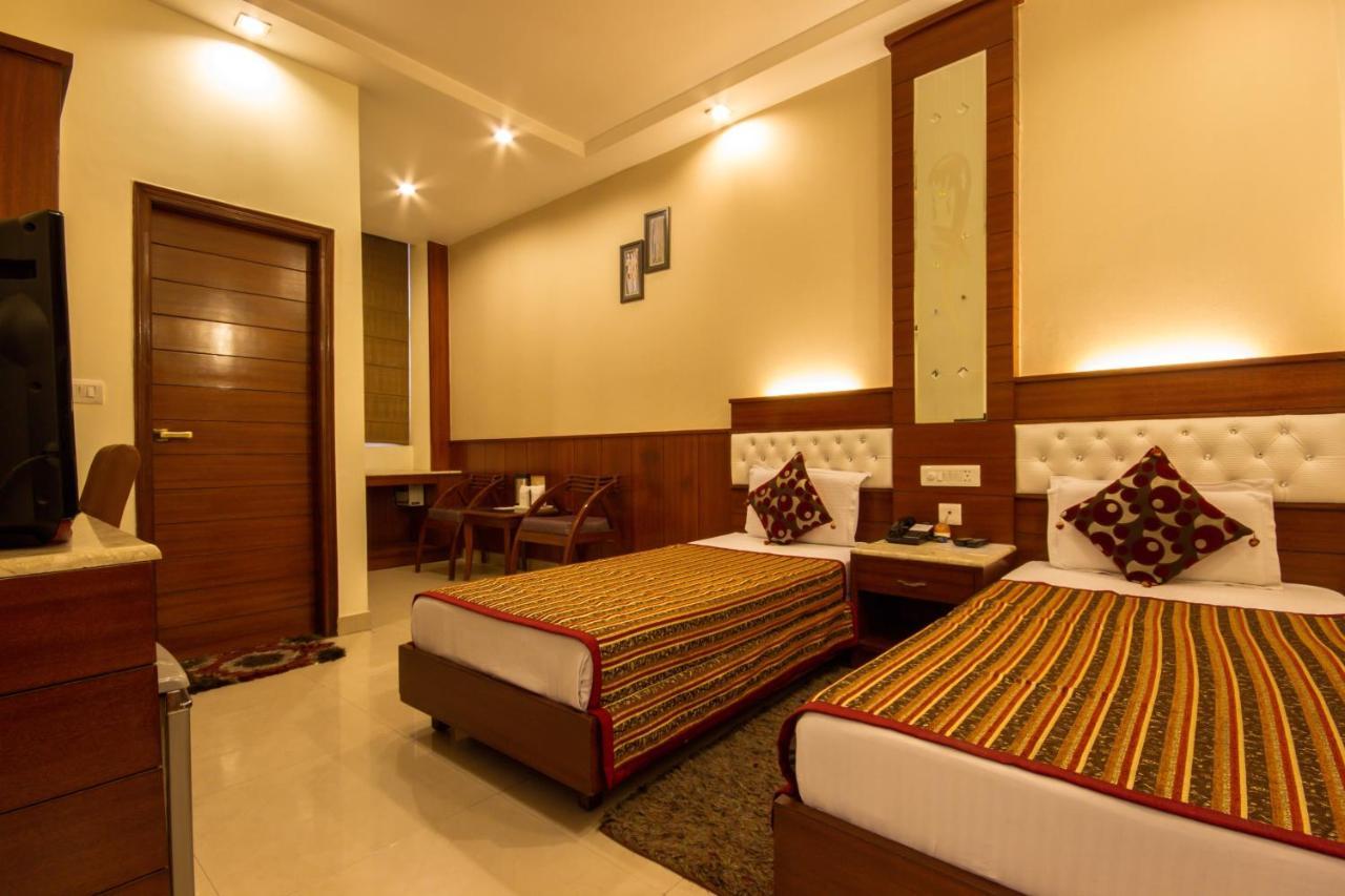 Hotel Aster Inn New Delhi Extérieur photo
