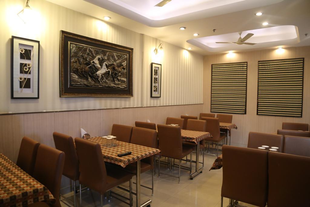 Hotel Aster Inn New Delhi Extérieur photo